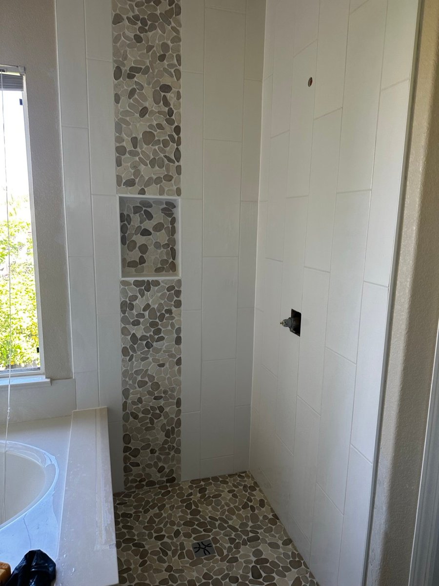 Shower enclosure finished floor to ceiling in tile