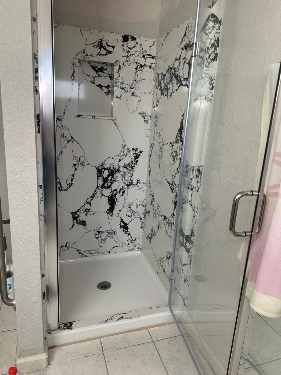 Shower finished in quartz slab